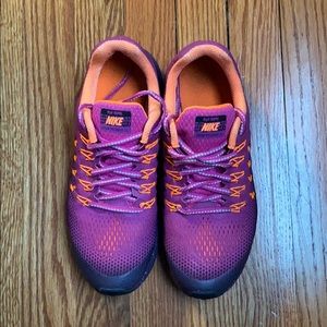 NIKE ZOOM PEGASUS 33 (5.5Y = 7 women’s)